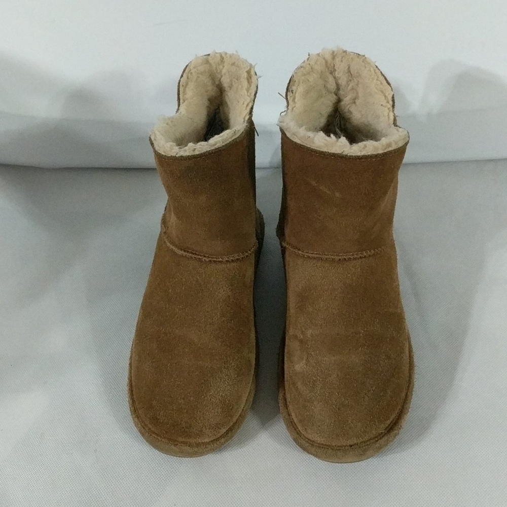 𝅺Bearpaw Mia Tan Suede Sheepskin Cozy Boots - Youth 3
